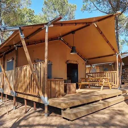 Resort-bungalow Park Mas Patoxas مكان تخييم 4*